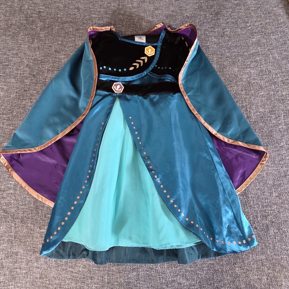 Disney Store Frozen 2 Anna Queen of Arendelle Costume Dress with Cape Toddler 3